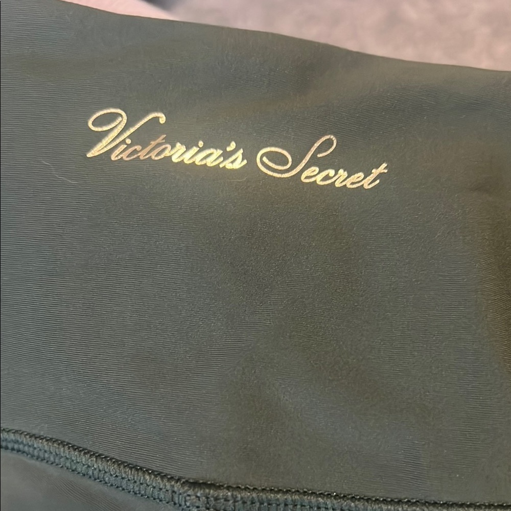 Victoria's Secret Green Leggings with Slim Fit and Wide Waistband - Picture 4 of 4